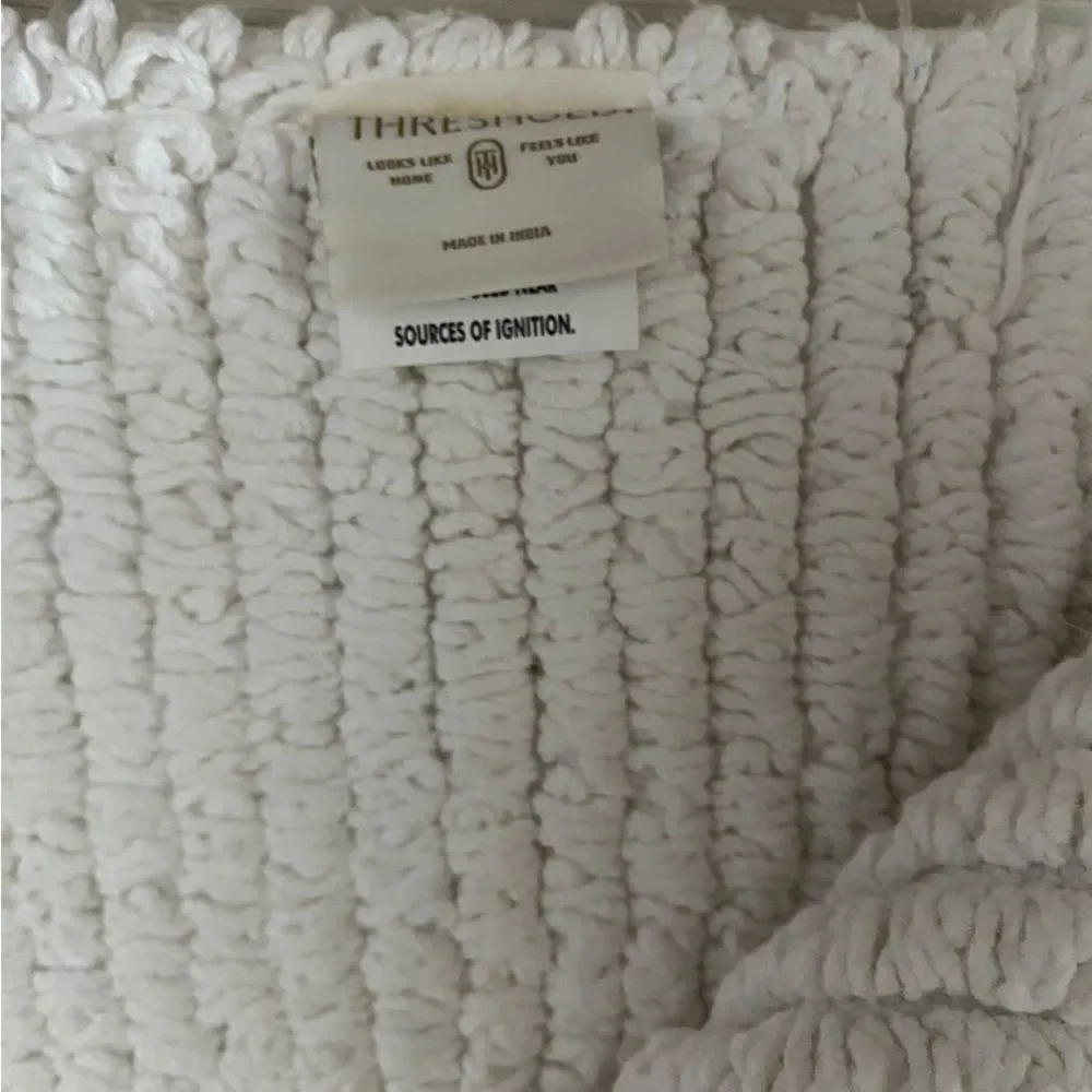 Threshold Performance Plus 20x34 Reversible Plush White Bath Mat